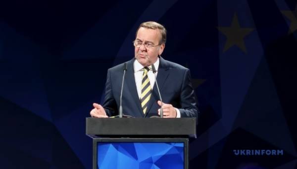 Пісторіус після “Рамштайну”: Німеччина надасть Україні сотні ракет класу “повітря-повітря”