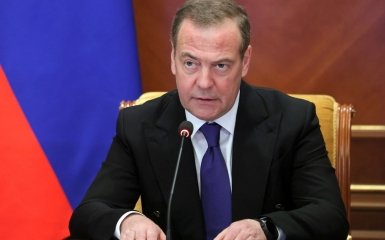 “Немає жодних правил”. Медведєв істерично відреагував на глибокі удари України