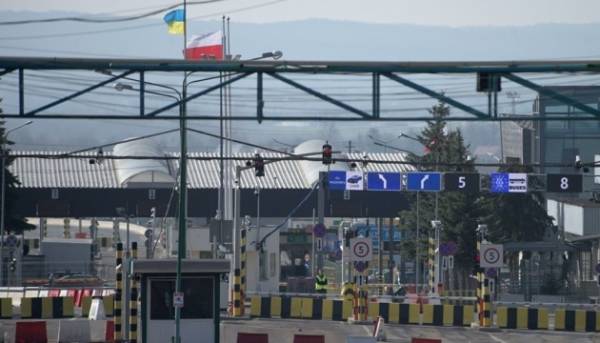 Громадський транспорт через пункт пропуску «Шегині – Медика» в літній період не&hellip;