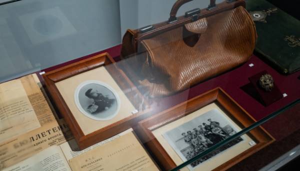 У столичному Музеї історії відкрито експозицію, що розповідає про еволюцію військової медицини.