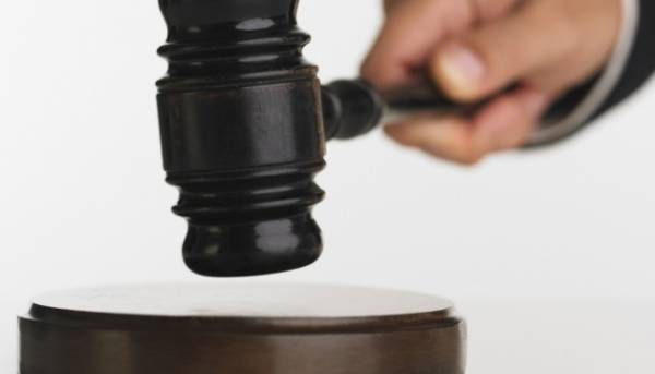 Начальника Росгвардії засуджено до 10 років тюремного ув’язнення за звинуваченнями у катуванні українського військового та мирних жителів.
