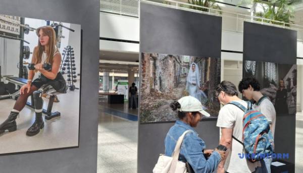Фотовиставка Говарда Баффета про стійкість українців стартувала в Гаазі