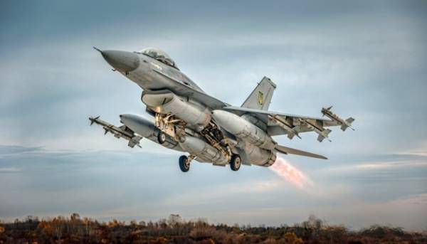 Український винищувач F-16 вперше знищив російський літак, як повідомив генерал США