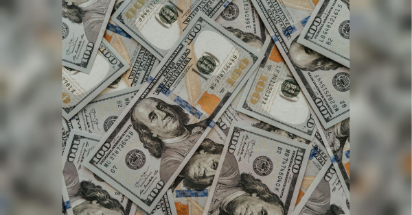 Українці отримають до 2600 доларів: хто може подати заявку негайно
