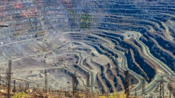 Південний ГЗК тимчасово зупиняє діяльність у зв’язку з нападами агресора на цивільні торгові судна