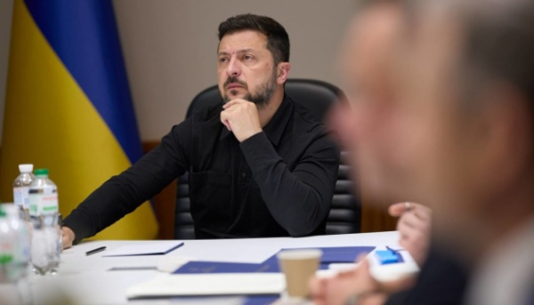 Зеленський провів нараду з керівництвом корпусів та оборонними виробниками