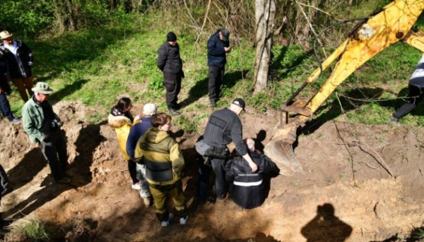 На Волині, у колишньому селі Острівки, віднайшли рештки шести осіб.