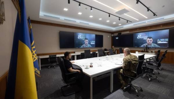 Зеленський провів нараду з командирами корпусів, які обороняють найгарячіші ділянки фронту