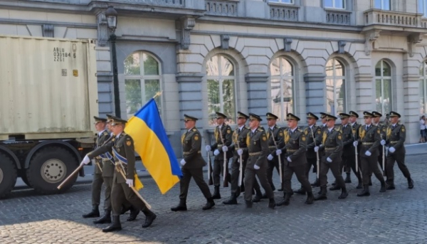 Українські захисники пройшли парадом у Брюсселі