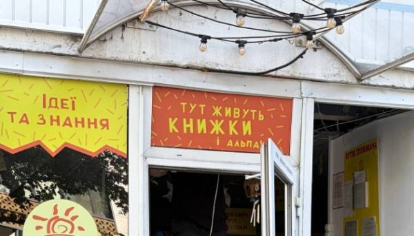 Київську книгарню «Альпака» вже вдруге за літо зазнала пошкоджень.
