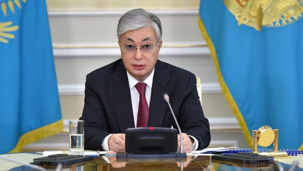 Глава Казахстану Токаєв виступив із пропозицією до Путіна щодо припинення бойових дій в Україні.