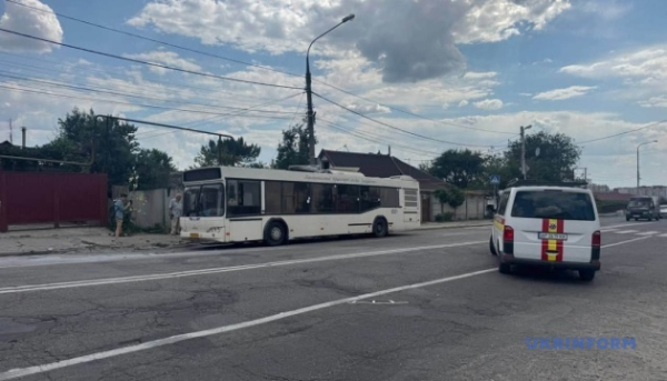 Біля Запоріжжя ворожий безпілотник атакував автобус на зупинці.