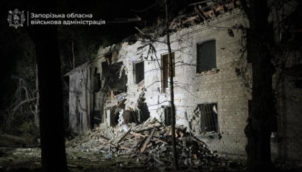 Ворожі сили атакували житлові райони Запоріжжя, внаслідок чого восьмеро людей отримали поранення, включаючи двох дітей.