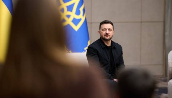 Президент Зеленський повідомив, що українські оборонні сили здійснили атаки на експортний термінал та об’єкти нафтової промисловості, розташовані у трьох російських областях.