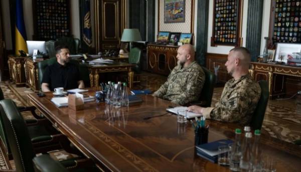 Зеленський провів нараду з вищим військовим керівництвом щодо оперативної обстановки та запитів…
