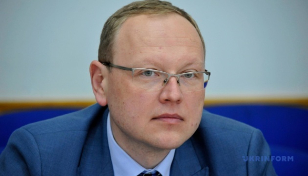 «Сучасний більшовизм»: експерт з політики вважає, що протести не повинні впливати на кадрові призначення у збройних силах