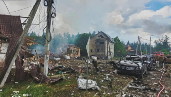 Влучання балістичної ракети у Київську область: в Бучанському районі постраждали 27 приватних помешкань