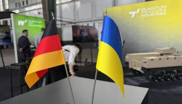 Українські представники ведуть переговори з Німеччиною щодо способів повернення чоловіків призовного віку, як повідомив посол.
