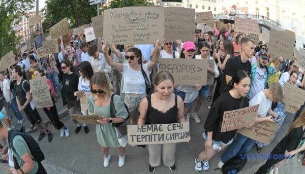 У столиці та інших населених пунктах увечері продовжуються акції протесту проти звільнення…