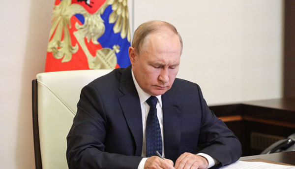 Російський президент учетверте за рік розширив штатний склад збройних сил.