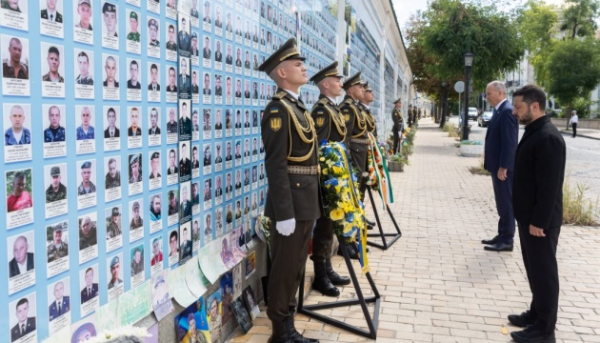 Президент України та очільник ірландського уряду вшанували полеглих українських захисників