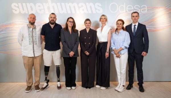 Дружина президента відвідала відкриття центру Superhumans Odesa для лікування військових травм