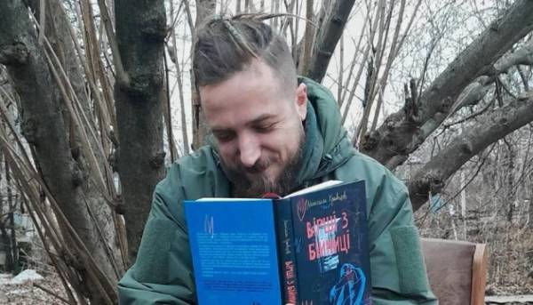 У Великій Британії опублікують збірку поезії Максима Кривцова.