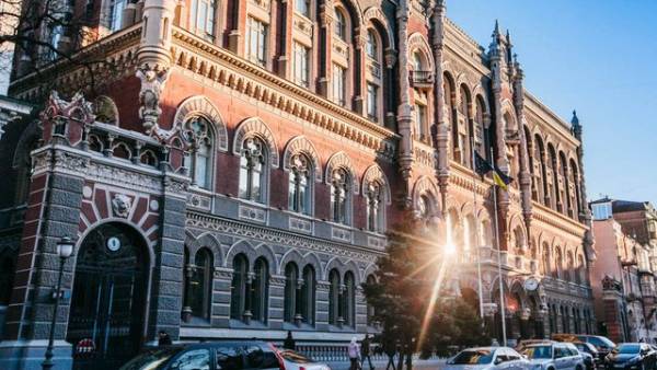 НБУ пом’якшує валютні обмеження для громадян