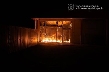 Росіяни вдарили по "Епіцентру" в Запоріжжі (ФОТО)