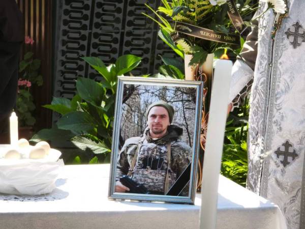 Траурний портрет полеглого воїна