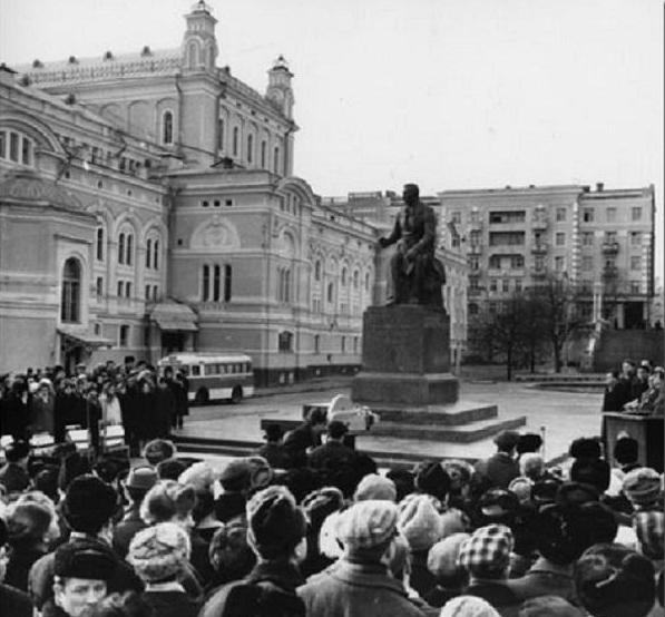 Відкриття пам’ятника Миколі Лисенку 29 грудня 1965 року. Архівне фото