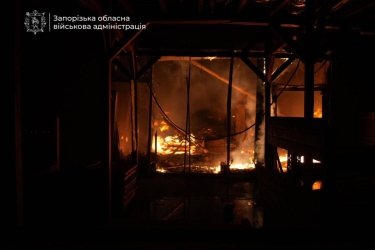 Росіяни вдарили по "Епіцентру" в Запоріжжі (ФОТО)