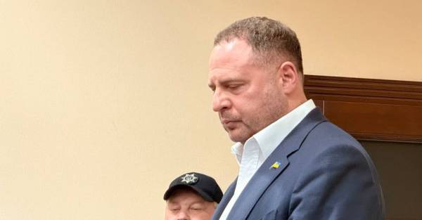 Суд відправив Єрмака під домашній арешт