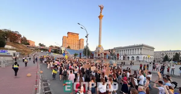 У Києві відбувається мирна хода за повернення Михайла Федорова на посаду міністра оборони