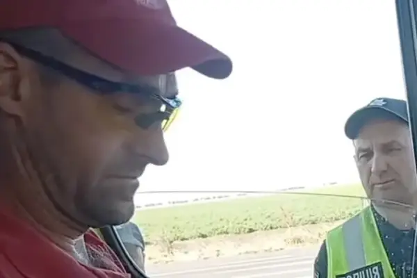 Волонтери «Червоного Хреста» відправили на фронт свого водія під час евакуації