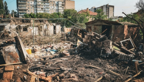 Наслідки нічних обстрілів в Миколаєві: шість багатоповерхівок зазнали пошкоджень.
