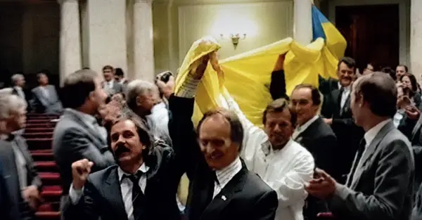 Ukraine WOW та "Повернись живим" відтворили тисячею копій Прапор Незалежності 1991 року на підтримку ЗСУ