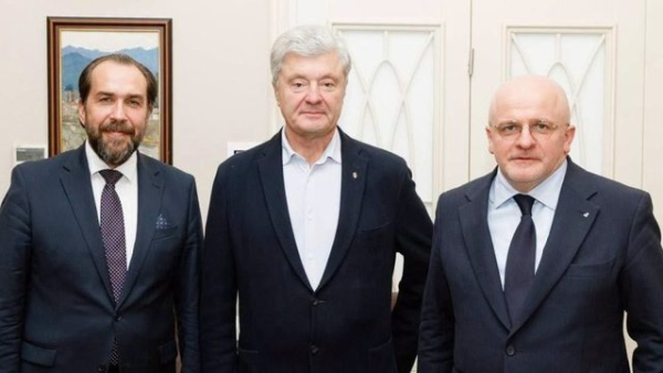 Колишній президент України Петро Порошенко провів переговори з польським парламентарем про стратегічну співпрацю між Україною та Польщею.