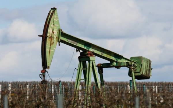 Нафта втратила понад долар на тлі новин із США