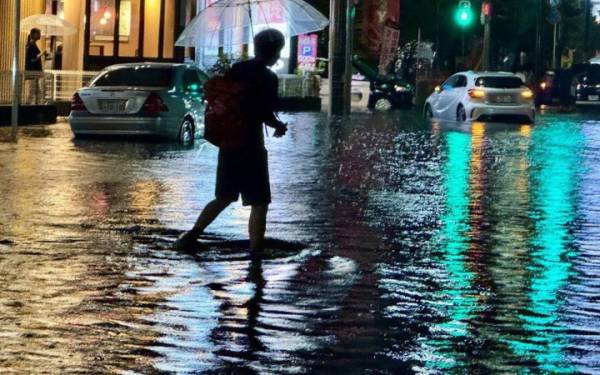 Шість людей загинули через зливи в Японії