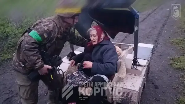 Евакуація літньої жінки за допомогою НРК на Лиманщині. 