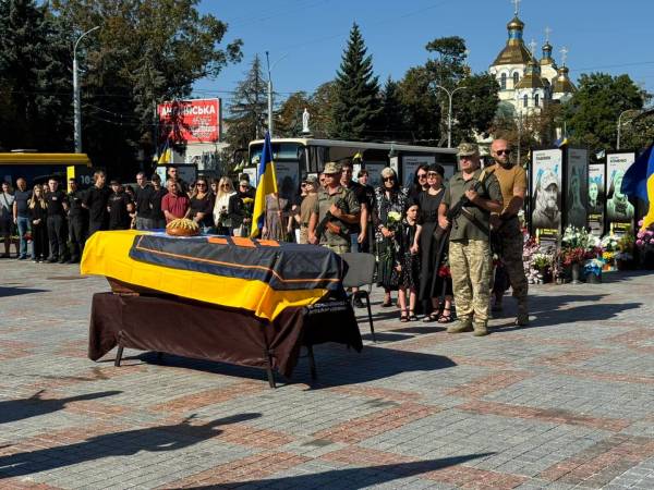 Прощання із захисником на Майдані Незалежності у Рівному. 13 серпня 2026 року