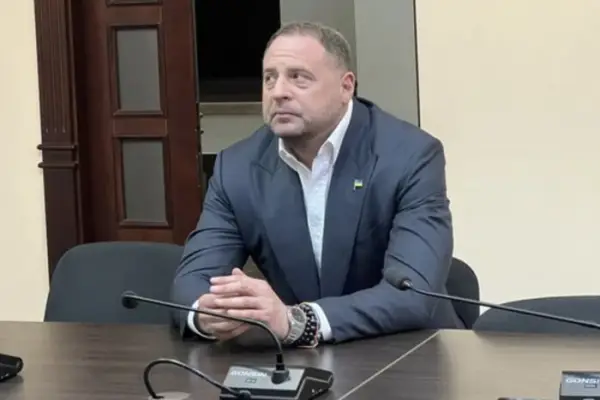 Захист Єрмака пояснив відсутність електронного браслета
