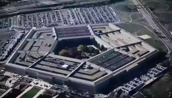 Троє журналістів Stars and Stripes подали до суду на Пентагон через незаконні звільнення