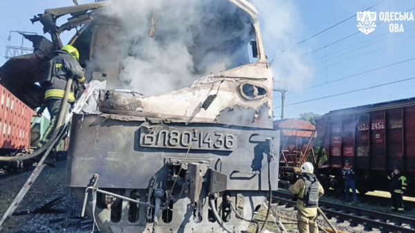 Головне за 13 серпня: удари по поїздах на Одещині, візит Зеленського на Прикарпаття
