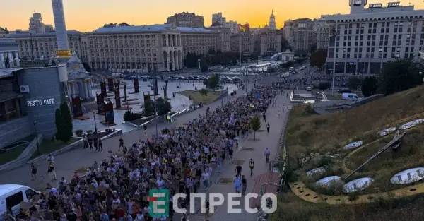 У Києві відбувається мирна хода за повернення Михайла Федорова на посаду міністра оборони