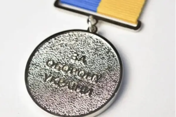 Фейкові медалі з війни: як українці продають фальшивку та чому це погано