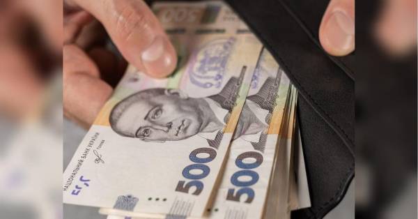 Пенсіонерам виплатять додаткові кошти до кінця літа: кому варто чекати на допомогу