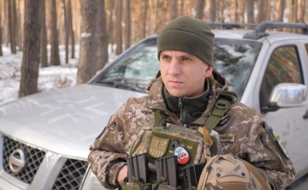 Кіндер, командир батальйону «Шквал» у 92-й бригаді. Скриншот із відеосюжету ТСН