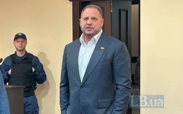 Суд дозволив Єрмаку відрядження по областях